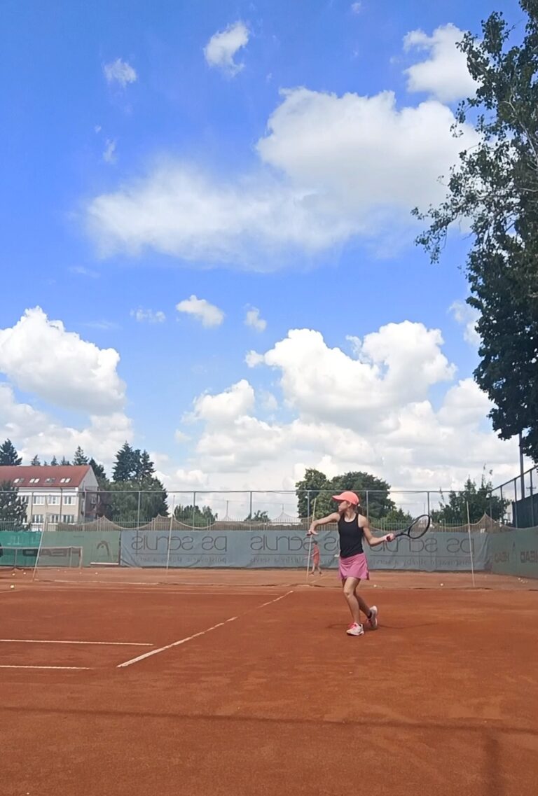 Lenka: tenis
