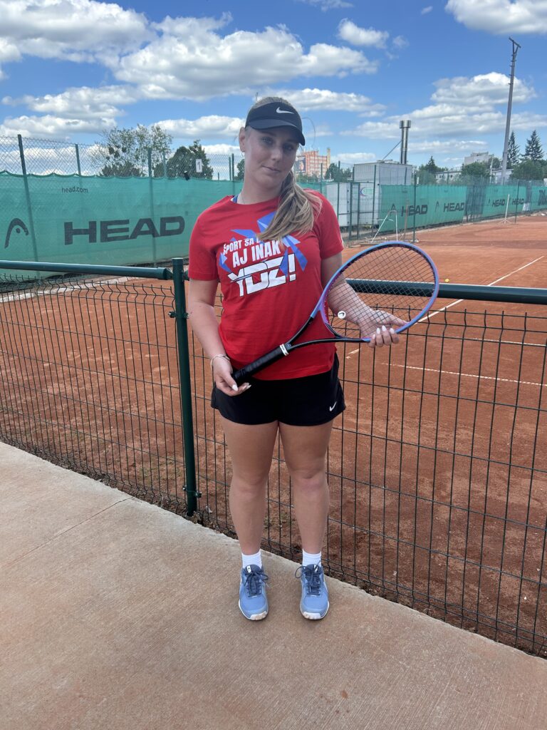Nela: tenis